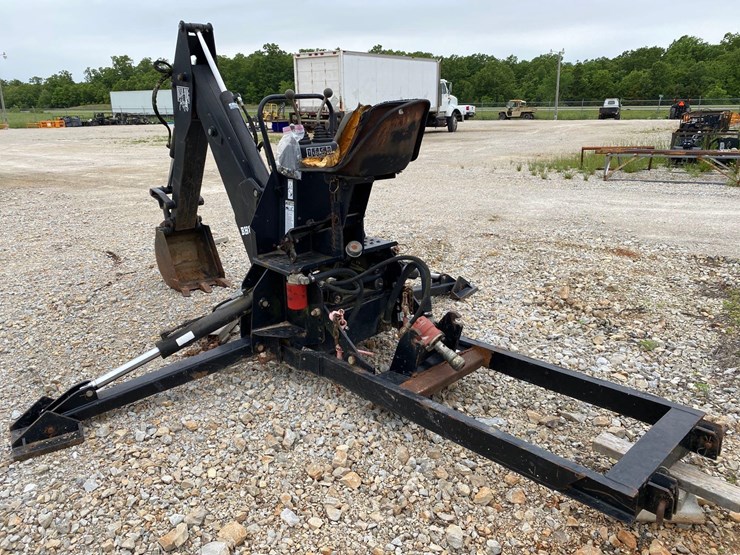 1321 • BH 850 Bush Hog tractor Backhoe attachment Lot 1321, Sexton
