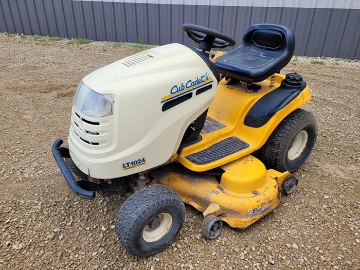 Cub Cadet Lt1024 Lot 78 Stateline Consignment Auction Day 2 Ring