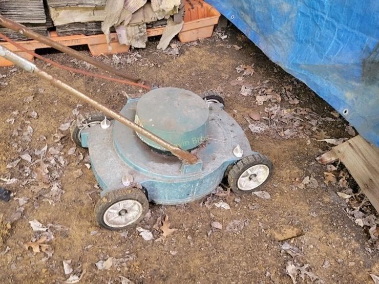Sunbeam elec lawn mower Lot 410, Nelson Tractors, Farm Machinery