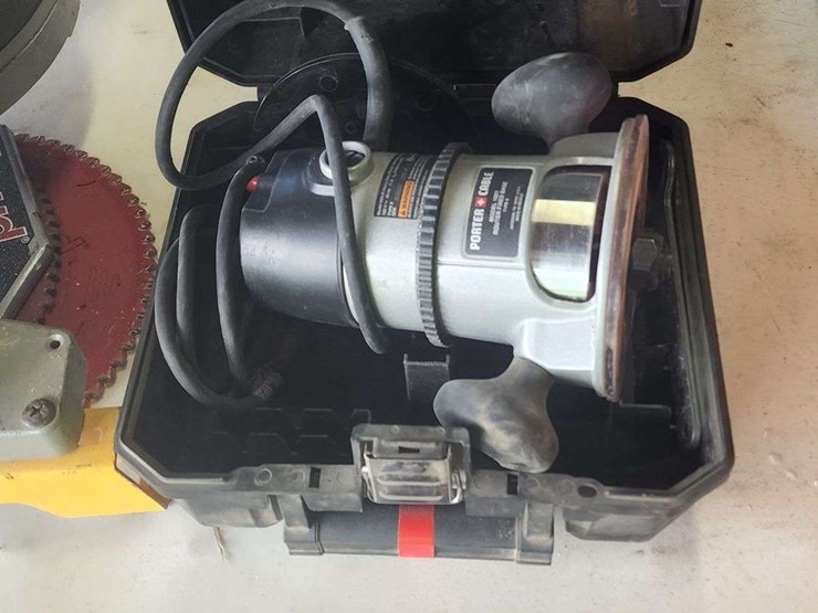 PORTER CABLE 690LR HEAVY DUTY ROUTER WITH CASE Lot 236908, ONLINE