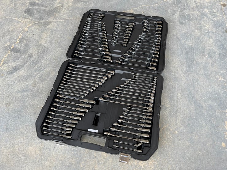 1 • BLACKHAWK 84 PIECE MECHANICS WRENCH SET Lot 1, Summer Public