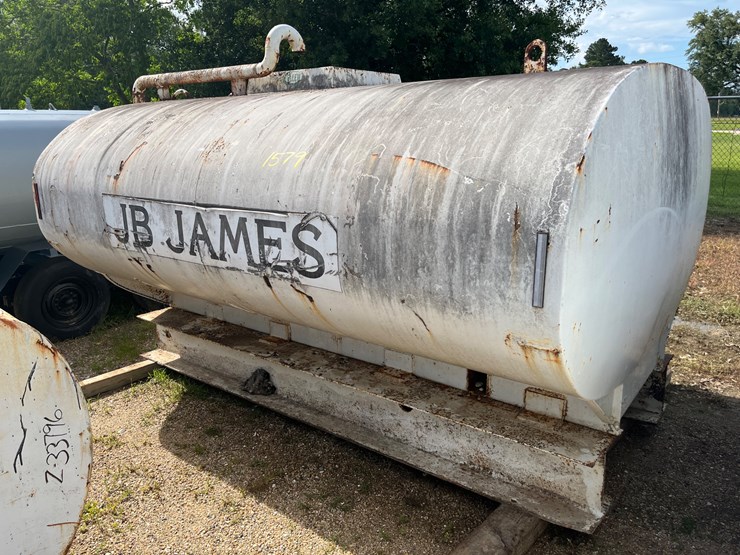 1579 • 2000 GALLON WATER TANK Lot 1579, Summer Public Auction Day