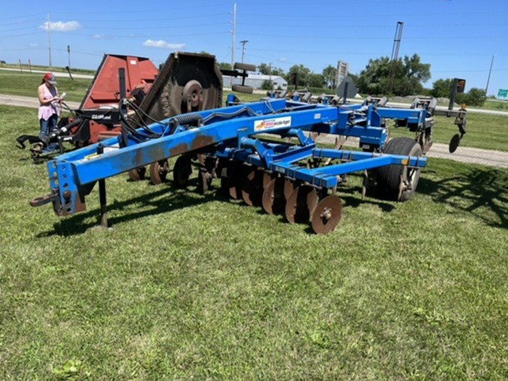 DMI 5 Shank EcolTiger Disc Ripper Lot 31, Annual Summer Consignment