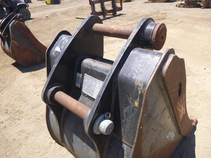 24" CAT Backhoe Bucket w/ Teeth Lot 6035, Monthly Public Auction