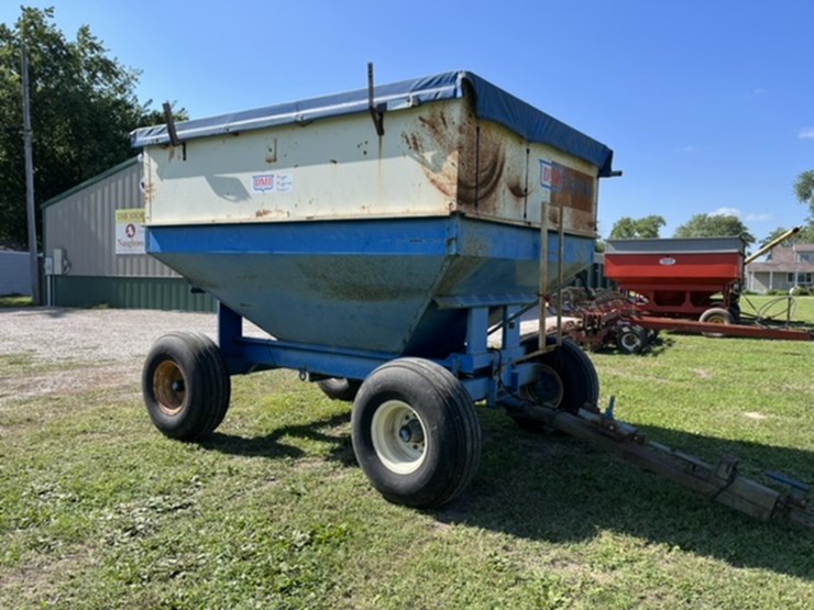 DMI 312 A Center Dump Wagon Lot 1, Annual Summer Consignment Sale, 7