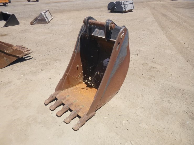 24" CAT Backhoe Bucket w/ Teeth Lot 6035, Monthly Public Auction