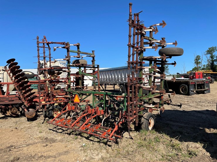 GLENCOE 28' FIELD CULTIVATOR Lot , August Farm Equipment Auction, 8