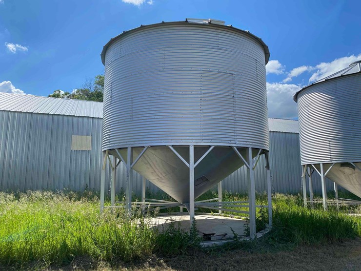 Hopper Bottom Grain Bin Lot 72, Ronald R. Fricke Estate Equipment