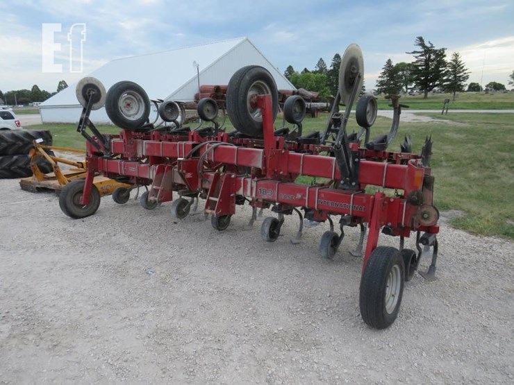 CASE IH 183 Lot , Pocahontas Machinery Auction Ring 1, 8/10/2022, Sale Barn Realty and