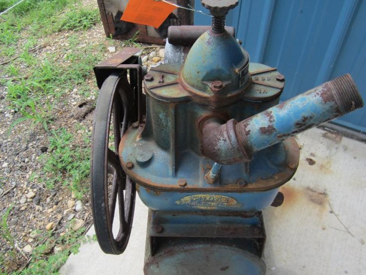 1854 • Vintage Surge Vacuum Pump Lot 1854, Estate Moving Sale