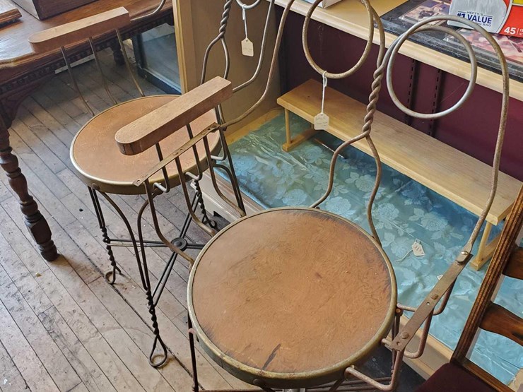 84 • (2) WROUGHT IRON CHAIRS, ONE NEEDS REPAIR Lot 84, Duaine