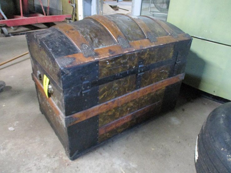 7178 • Vintage Trunk Lot 7178, 2022 August Mondovi Consignments , 8