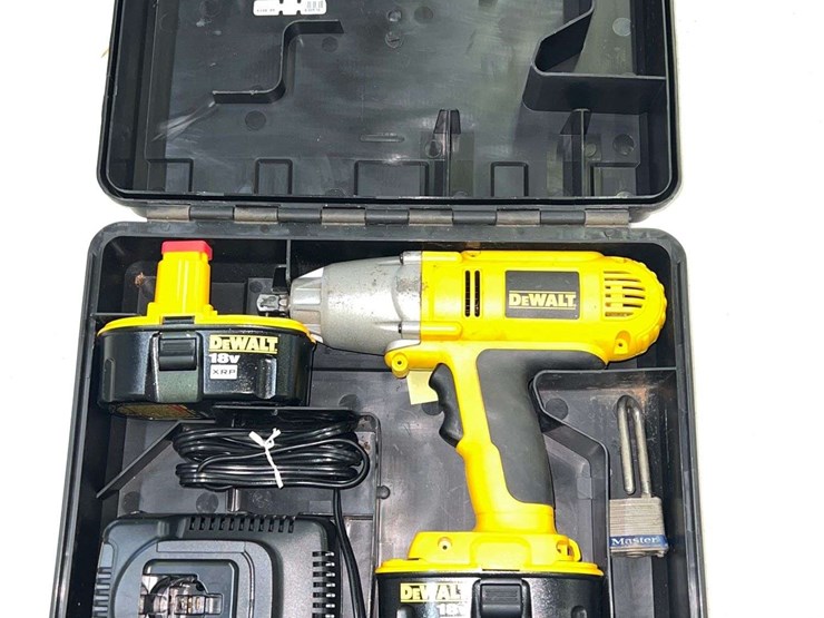 DeWalt DW059 Cordless Impact Wrench w/ Accessories Lot 8964