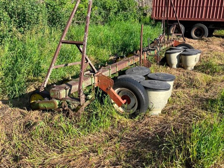 JOHN DEERE 71 - Lot #26, Joe Troske Estate Equipment Auction, 8/11/2022 ...