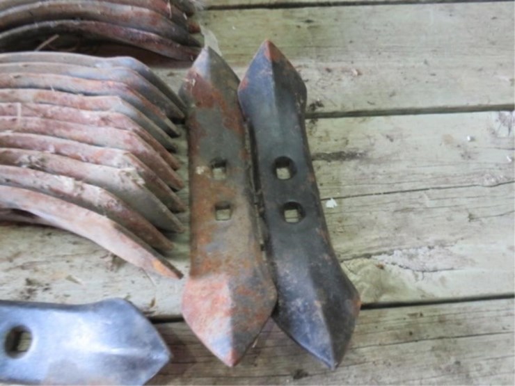 23Double Sided Chisel Plow Shovels Lot 302, Ronald/Nancy Byklum