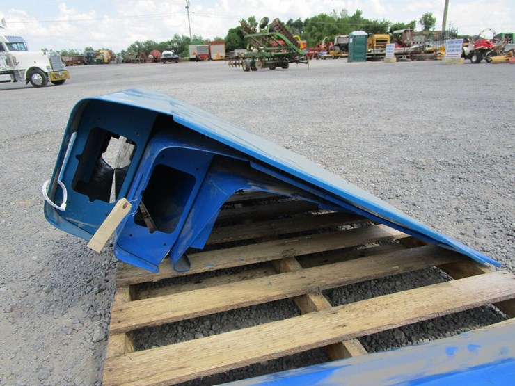 TRACTOR FENDERS FORD PARTS Lot 4610, Powell Farms Inc 2 Day