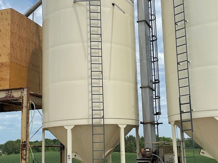 2021 Meridian Stainless Steel 1420 Fertilizer Bin (LLD186) Lot 315