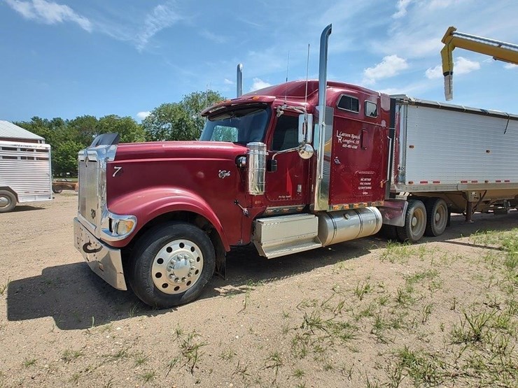 2001 INTERNATIONAL 9900IX Lot 73, August 2022 Consignment Sale, 8/17