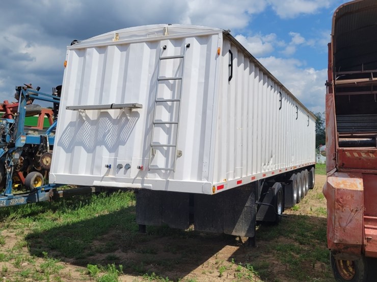 2003 Doepker Hopper bottom trailer Lot 411, Annual Voelker Bros