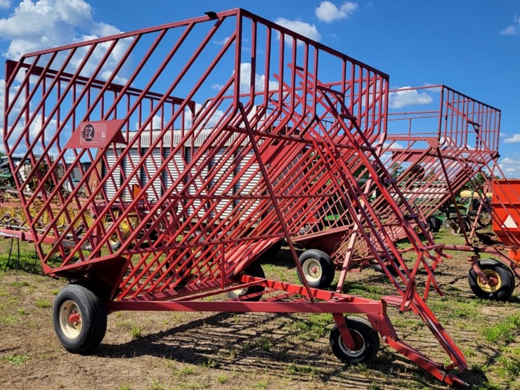 EZ Trail bale basket Lot 647, Annual Voelker Bros. Fall Consignment