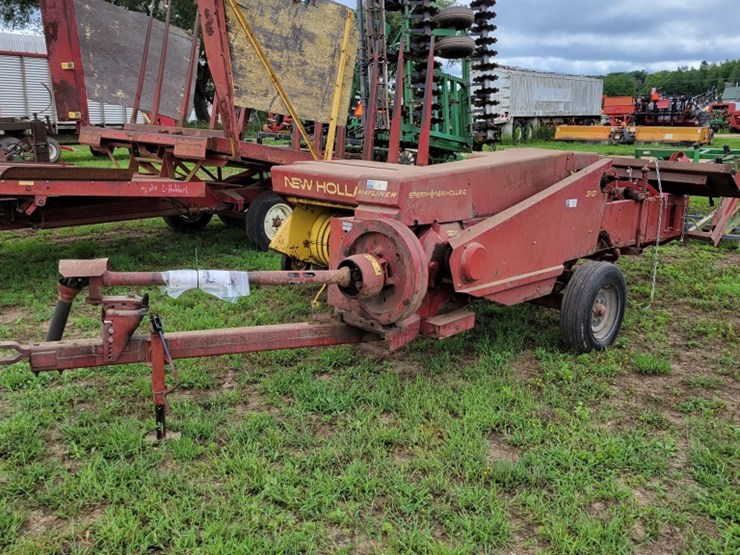 NEW HOLLAND 310 Lot 565, Annual Voelker Bros. Fall Consignment