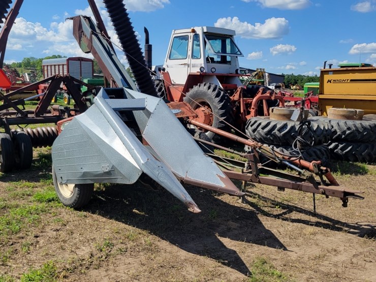 New Idea 1 row corn picker Lot 651, Annual Voelker Bros. Fall