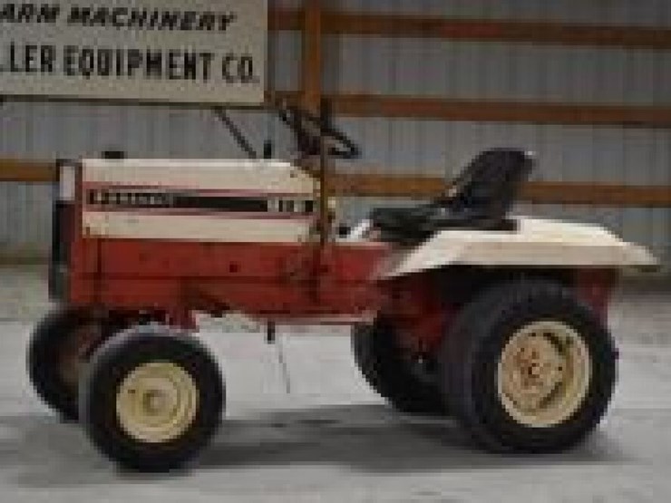 GRAVELY 812 Lot 1083, 2022 GARDEN TRACTOR CONSIGNMENT AUCTION, 8/21