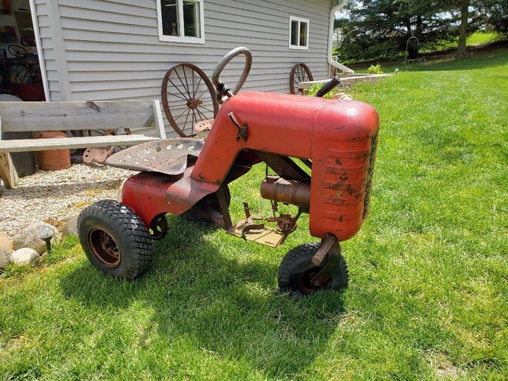 Hiller 100 Lot 1037, 2022 GARDEN TRACTOR CONSIGNMENT AUCTION, 8/21/2022, Aumann Auctions