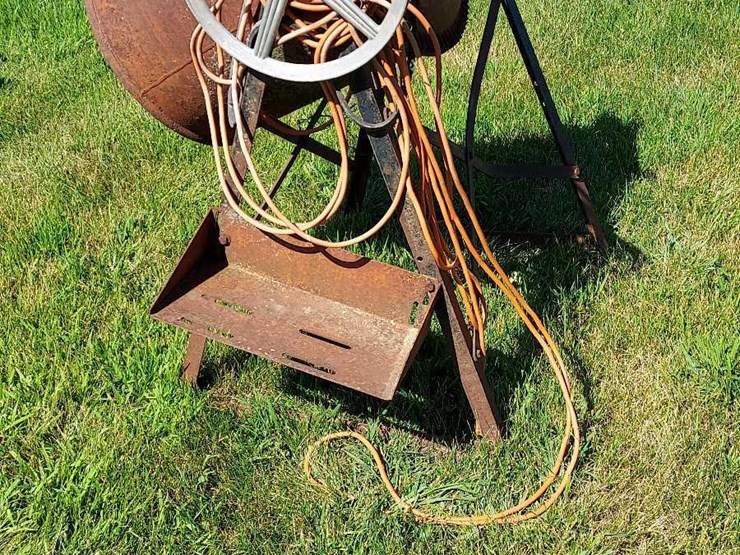 1181 • (I1049) CEMENT MIXER W/PULLEY Lot 1181, AUGUST FARMER DEALER ONLINE ONLY CONSIGNMENT