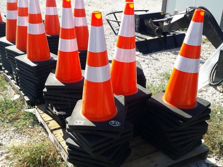TRAFFIC CONES NEW Lot 144, Farm, Ranch, Heavy Equipment Consignment