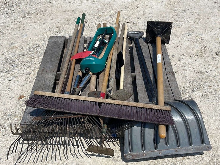 Group of long handled tools Lot 663, Summer Online Equipment Auction