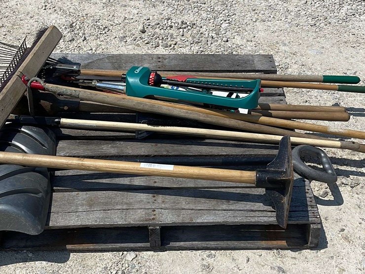 Group of long handled tools - Lot #663, Summer Online Equipment Auction ...