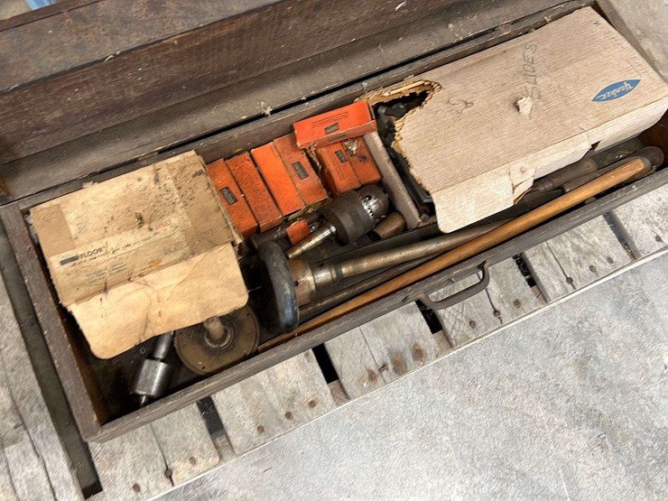 Logan model 820 metal lathe Lot 322, Summer Online Equipment Auction