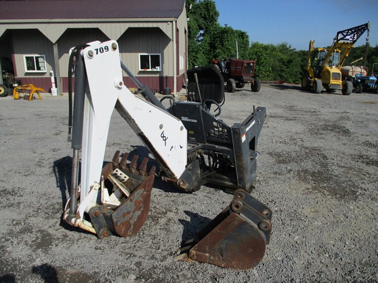BOBCAT 709 BACKHOE ATTACHMENT Lot 4887, Powell Farms Inc 2 Day