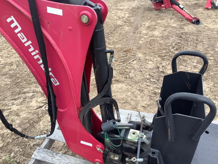 Mahindra 4550B Backhoe Attachment Lot HB4384, Aug 24, 2022