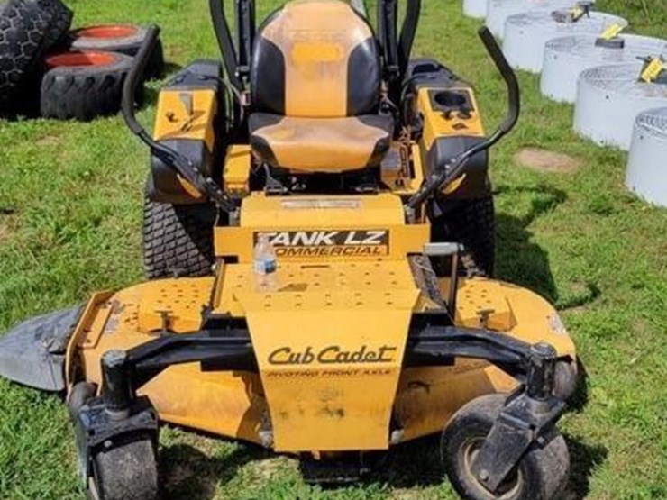 Cub Cadet Tank LZ Commercial Zero Turn Mower Lot 1454, August Farm