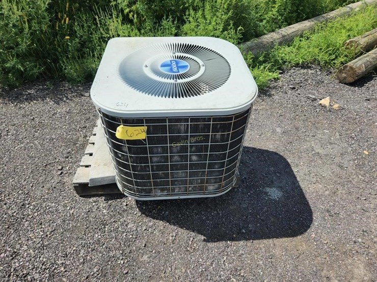 High Efficiency 5000 Air Conditioner Lot 624 August Farm Consignment 8252022 Gavin Bros