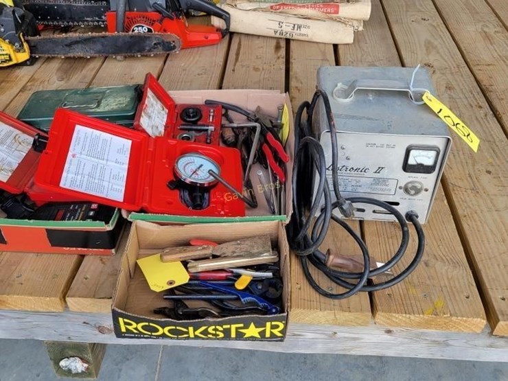 MAC tools, battery charger for golf cart Lot 1068, August Farm