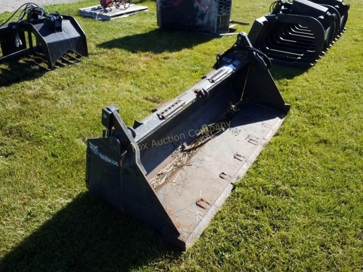 Bobcat Clamshell Bucket for Skid Steer Loader Lot 482, Fall