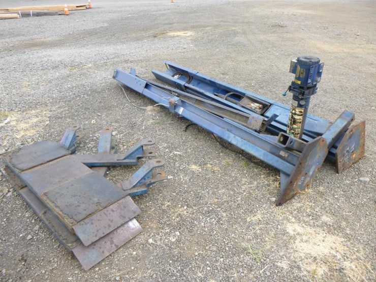 7,000lb Two Post Auto Lift Lot 499, Monthly Public Auction Woodburn, OR, 8/26/2022, Bar None