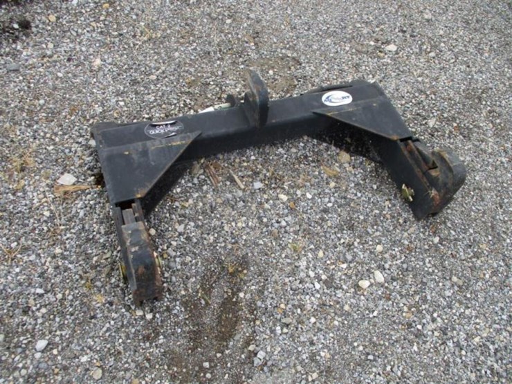 Cat II Quick Hitch Lot 154, Farm and Light Construction Equipment