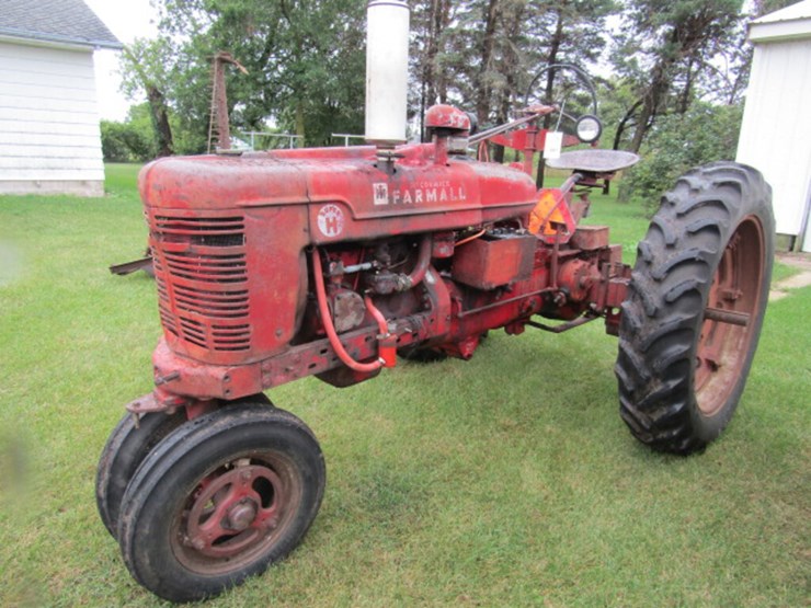 897. 1954 Farmall Super H Tractor, Narrow Front, Belt Pulley, Good 12.4