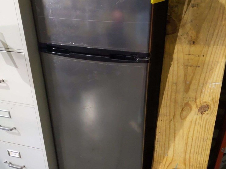 THOMSON MINI FRIDGE & FREEZER Lot 329, Blaine Construction Warehouse Relocation Auction, 8/27