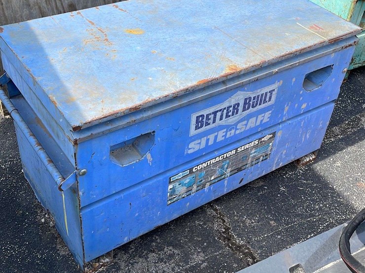 BETTER BUILT JOB BOX Lot 1053, Blaine Construction Warehouse