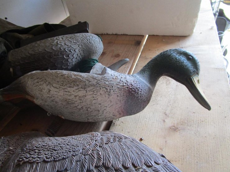 5188 • Vintage Duck Decoys Lot 5188, John Deere Lawn Tractor, Pick