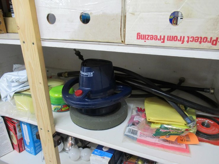 5243 • Wax Master W109 Lot 5243, John Deere Lawn Tractor, Pick Up