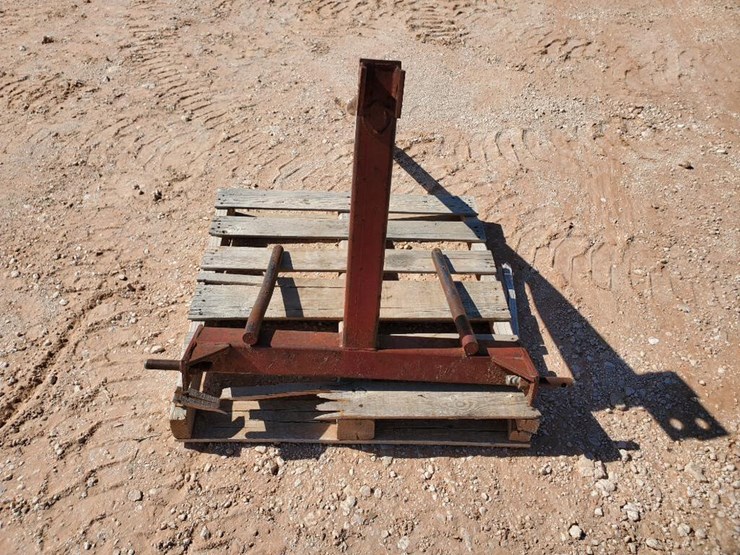 3 point hitch hay spear Lot 1247, Day 2 (Ring 1) August Public Equipment Auction, 8/31/2022