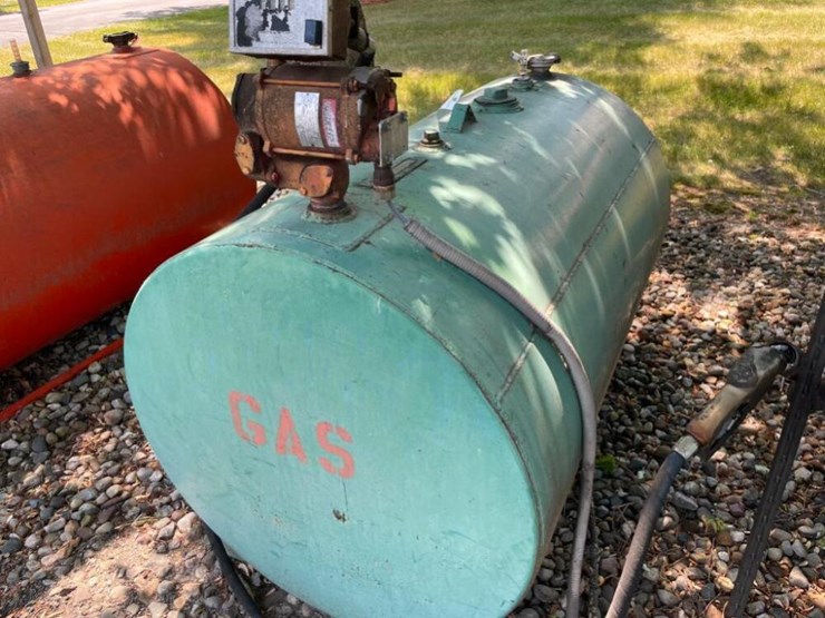 Gas tank with electric pump Lot 158, QUINN EXCAVATING AND PAVING