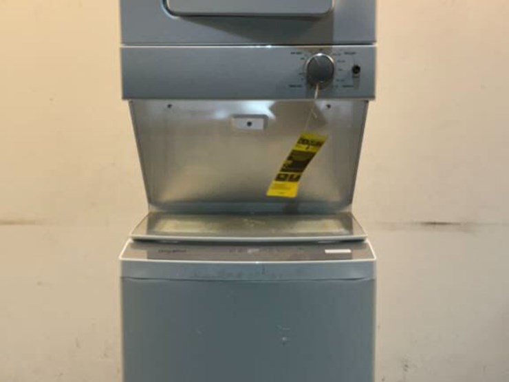 Whirlpool 24" Stacked Washer & Dryer WET4024HW0 Lot 42r, August