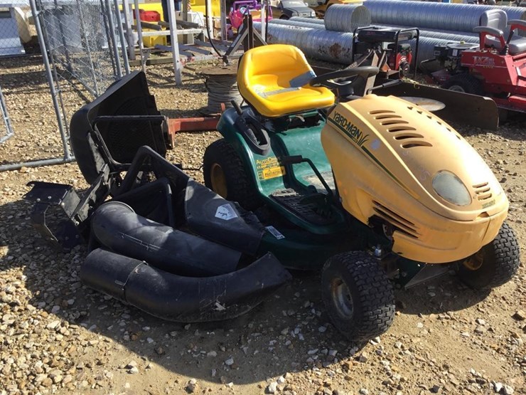 INV 16479 42" Yardman Riding Lawn Mower w/bagger, Runs & Drives Lot